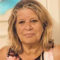 Lorraine Pearce's Instagram, Twitter & Facebook