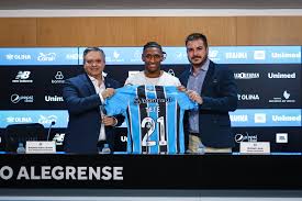 De volta ao Grêmio, Tetê é apresentado oficialmente na Arena
