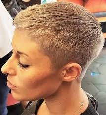 Kreisförmige brille bei rundem gesicht? Rundesgesicht Rundesgesicht Haarschnitt Kurze Haare Kurze Haare Frisur Ideen Haarschnitt Rundes Gesicht