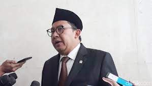 Nama wakil ketua umum gerindra fadli zon kembali disebut dalam persidangan kasus hoaks ratna sarumpaet. Fadli Zon Kalau Perlu 212 Kita Jadikan Hari Persaudaraan
