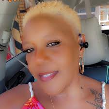 Actress playing Leslie in Beyond The Gates series