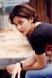 Gaya rambut ini memiliki ciri khas pendek mirip pria namun dengan sedikit poni di bagian depannya. 27 Ide Nike Ardilla Penyanyi Artis Musik Artis