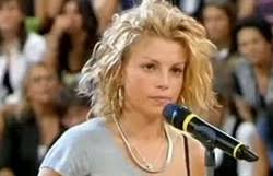 Proprio per celebrare il successo di chi è uscito dalla scuola avendo tutte le carte in regola per farcela, maria de filippi ha voluto invitare proprio la amoroso a completare la giuria esterna che si è. Emma Marrone Vince Amici