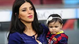 أصبح النجم ليونيل ميسي فجر الثلاثاء الأكثر تمثيلاً لمنتخب الأرجنتين على مر التاريخ عند مواجهة بوليفيا في الجولة الأخيرة من منافسات المجموعة الأولى في كوبا أميركا 2021. Ù…Ø§ Ù„Ø§ ØªØ¹Ø±ÙÙŠÙ†Ù‡ Ø¹Ù† Ø§Ù†ØªÙˆÙ†ÙŠÙ„Ø§ Ø±ÙˆÙƒÙˆØ²Ùˆ Ø§Ù„Ø³Ù…Ø±Ø§Ø¡ Ø§Ù„ØªÙŠ Ø³Ø±Ù‚Øª Ù‚Ù„Ø¨ Ù„ÙŠÙˆÙ†ÙŠÙ„ Ù…ÙŠØ³ÙŠ Youtube