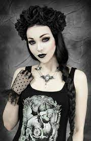 Pin Von Annemarie Lunialas Bruhl Auf Make Up Idea Gothic Tops Gotische Madchen Gothische Schonheit