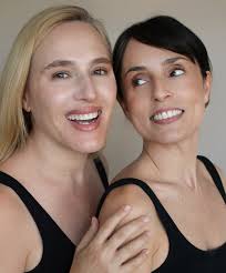 Mañana es el día ✨ Nuestra Máscara Reparadora del Contorno de Ojos llega  para transformar tu mirada: menos ojeras, más firmeza y máxima hidratación.  ¿Todas listas? 🌸