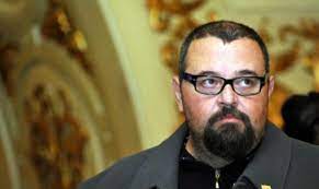 Primarul sectorului 5 din bucurești, cristian popescu piedone, spune că discuția din stenogramele dna, cu șeful sindicatului de la metrou, ion rădoi, în care îi cerea acestuia o jumătate de stație de metrou pentru spații comerciale, a fost o glumă, de fapt. ReacÈ›ia Lui Cristian Popescu Piedone DupÄƒ Ce A Aflat CÄƒ Ar Putea Sta 14 Ani In Inchisoare Acuza Dureri La InimÄƒ Impact