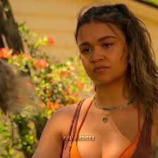 Kiara's Stunning Look in Outer Banks Season 4