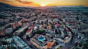 It is a city of about 600,000 inhabitants that little. Urban City Skopje Macedonia