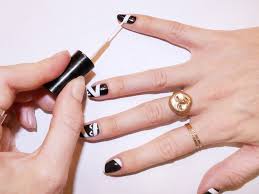 La description de deco ongle. 55 Idees Deco Ongles Halloween A Recreer Facilement Chez Vous Halloween Manucure Zenidees