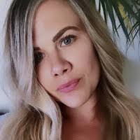 Melanie Schreiber's Instagram, Twitter & Facebook