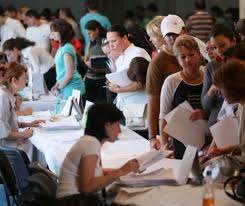 Salariul minim brut pe economie va fi de 2.000 de lei, incepand cu 2018 someri facilitati angajare someri subventii angajare someri. Oficial Guvern È™omerii Primesc 1 000 De Lei La Angajare PrimÄƒ De 2 250 Lei Pentru Fiecare Absolvent Angajat Evenimentul Zilei