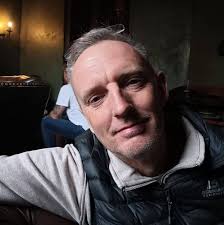 I have a patio that needs repointing. It'll be done the traditional way of  sand and cement but how do you work out what quantities needed? All the  online calculators are for