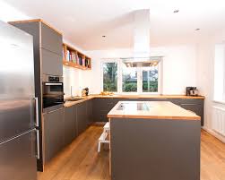 Kuche Aufregend Kuche Grau Moderne Ka Che Buche Multiplex Hpl Beschichtung Und Edelstahl Kuche Grau Matt Kuche Grau Kuche Beige Kuche Edelstahl Moderne Kuche