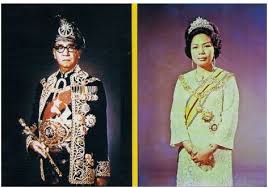 Ismail nasiruddin shah's work has been offered at auction multiple times, with realized prices ranging from $1,655 usd to $2,000 usd, depending on the size and medium of the artwork. Kenali Wajah Raja Permaisuri Agong Pertama Hingga Terkini Kini Media