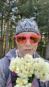 My season is wrapping up and I am moving slow! I'm trying to soak it all up  knowing when the flowers are in bed for the winter I will miss them.... |