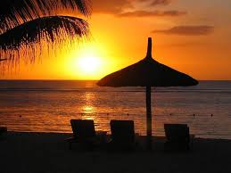 Κάθε καλοκαίρι μεγάλοι θίασοι περιοδεύουν στην ελλάδα και δίνουν παραστάσεις κυρίως σε υπαίθρια θέατρα, σύγχρονα ή αρχαία, όπως της επιδαύρου, της δωδώνης και άλλα. Kalo Kalokairi Koymantzias A E E3oysiodothmeno Land Rover Service Antallaktika A3esoyar Koymantzias A E E3oysiodothmenos Episkeyasths Land Rover