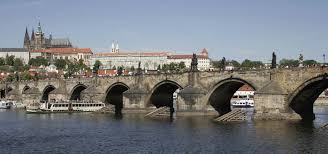 Karlův most je jeden z nejstarších dochovaných mostů v české republice, starší už je jen most v písku. Karluv Most Milionkrat Uop Praha