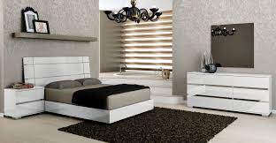 The bedroom set is contrived of the best quality materials and is designed to reinvent your home. At Home Usa Dream White High Gloss Lacquer Queen Bedroom Set 5pcs Made In Italy Dream White Q Set 5