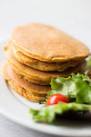 Pancake A La Patate Douce Pour Tous Version Sucree Et Version Salee Myprotein En 2020 Recettes De Cuisine Pancakes Patate Douce Recette Proteinee