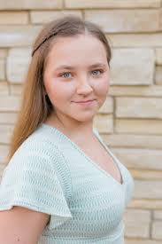 Sarah Larson's Instagram, Twitter & Facebook