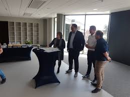 Eigentijds met een herkenbaar karakter het gemeentehuis van oldebroek is architectonisch gezien een bijzonder gebouw met een. Oplevering Gemeentehuis Oldebroek Prins Bouw