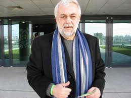 Bunların arasında cam da yer alıyor. Turkiye De 2 Spor Yorumcusu Var Timeturk Haber