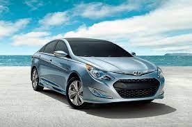It returns 25 miles per gallon in the city and 37 mpg. 2015 Hyundai Sonata Hybrid Buyer S Guide Reviews Specs Comparisons