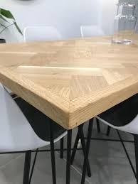 A Beautiful Parquet Herringbone Pattern Really Sets This Solid Oak Dining Table Apart Available In Various Sizes With Many Leg Colou Einrichtung Kuche Tisch