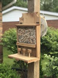 A Reclaimed Cedar Wood Bird And Squirrel Feeder That Has Three Bar Stools And A In 2020 Vogelhaus Selber Bauen Futterhaus Vogel Vogelhauschen