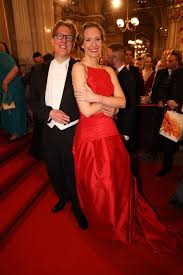 Welttournee süsse wiener dunkelheit / tiefheller see, emilie flöge, r: Liebes Und Kleider Walzer Am Opernball Kurier At