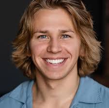 Kasey Weeks's Instagram, Twitter & Facebook