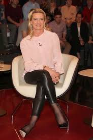 Sie kämpfte für mehr mitbestimmung an ihrer schule. Die 39 Besten Ideen Zu Nina U A Carmen Nebel Fernsehmoderatorin Carmen Nebel Frisur