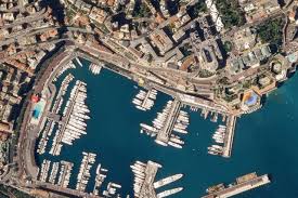 De vangrail van menig circuit buigt wel iets mee als je er tegenaan rijdt, maar er zijn circuits waar de muren niet vergevingsgezind zijn. Circuit De Monaco Wikiwand