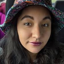 Vivian-Teri Robb (@VvRobb)