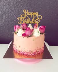 Geburtstagstorte Buttercremecreme Den Kuchen Dekorieren Rosen Und Kuchen Madchen Kuchen Verzieren Geburtstagskuchen Buttercreme Kuchen Und Torten