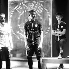 Футболка $500 шорты $400 гетры $150 бутсы $1000. Kylian Mbappe Gifted A Pair Of Air Jordan I High Og Dior Soccerbible