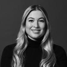 Dana Giles's Instagram, Twitter & Facebook