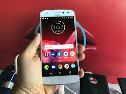 Motorola Moto Z2 Play Hands on: Fresh ...