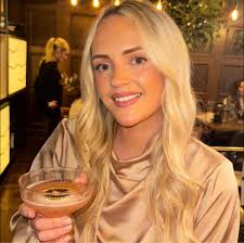 Thanks everyone for your recommendations, I have now found the perfect  photographer 😀👌🏻 ** Hi, I'm looking for recommendations