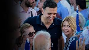 Μπαλατσινού από το ησυχαστήριό της. Mpalatsinoy Kikilias Pozaroyn Xamogelastoi Stis Prwtes Diakopes Toys Ws Niopantro Zeygari