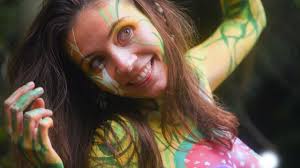 Mushroom Body Painting On Naked Gal - YTboob