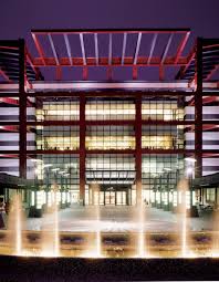 Successful business people working on computers. æ­¡è¿Žå…‰è‡¨æ–°å…‰ä¸‰è¶Šç™¾è²¨ Branchpagesinfo