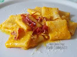 Oltre a dirvi che la ricetta è semplice e veloce da preparare, posso dirvi che la crema è molto delicata e leggera, ma il merito non è mio visto che ha fatto tutto il mio bimby. Paccheri Con Crema Di Zucca Gialla Robiola E Speck Croccante Ricette Bimby