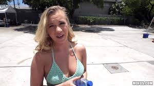 sunny_maria ticket show facial target