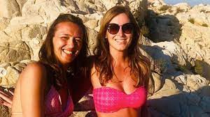 «la sardegna è fuori dal tempo e dalla storia». Maria Elena Boschi Bella E Rilassata Incanta Il Web Con Un Fisico Mozzafiato