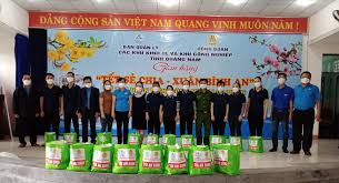 Chợ tết Công đoàn sẻ chia cùng người lao động