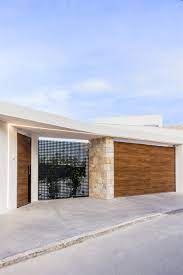 Aquí es donde entra el gusto por el diseño de interiores. Entrada Moderna Puerta Madera Casa De Diseno Chiralt Arquitectos Valencia
