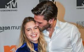 Her birthday, what she did before fame, her family life, fun trivia facts, popularity rankings, and more. Vincent Banic And Bab Buelens Dating Gossip News Photos