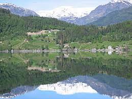 Ulvik er en kommune i vestland fylke, i hardanger på nordsiden av eidfjorden, hardangerfjordens innerste, østlige del med osafjorden og dens arm ulvikafjorden og dalene og fjelltraktene innenfor. Chalet Cabin By The Fjord Ulvik Mr Magne T 216 Ydvin